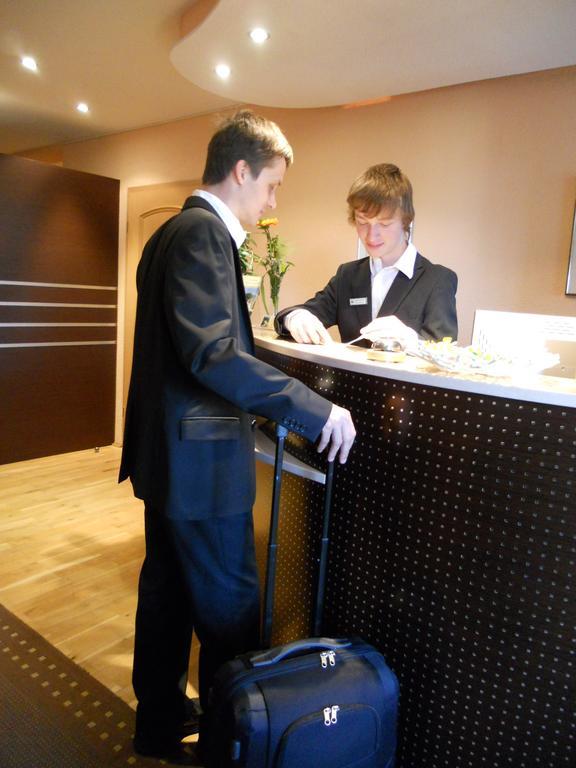 Hotel Restaurant Zwergschloesschen Гера Экстерьер фото