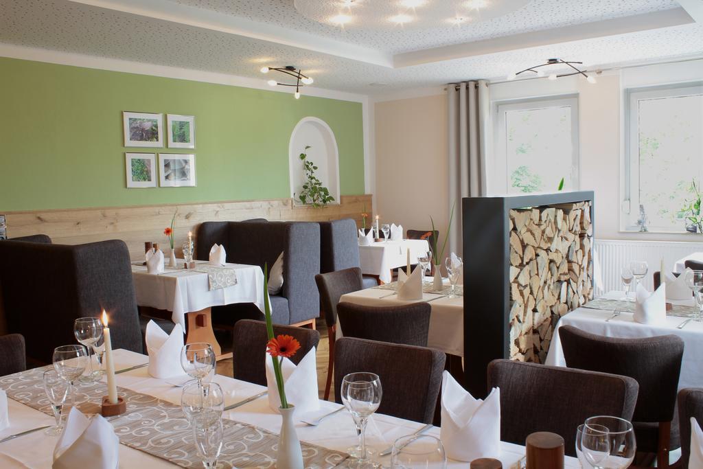 Hotel Restaurant Zwergschloesschen Гера Экстерьер фото