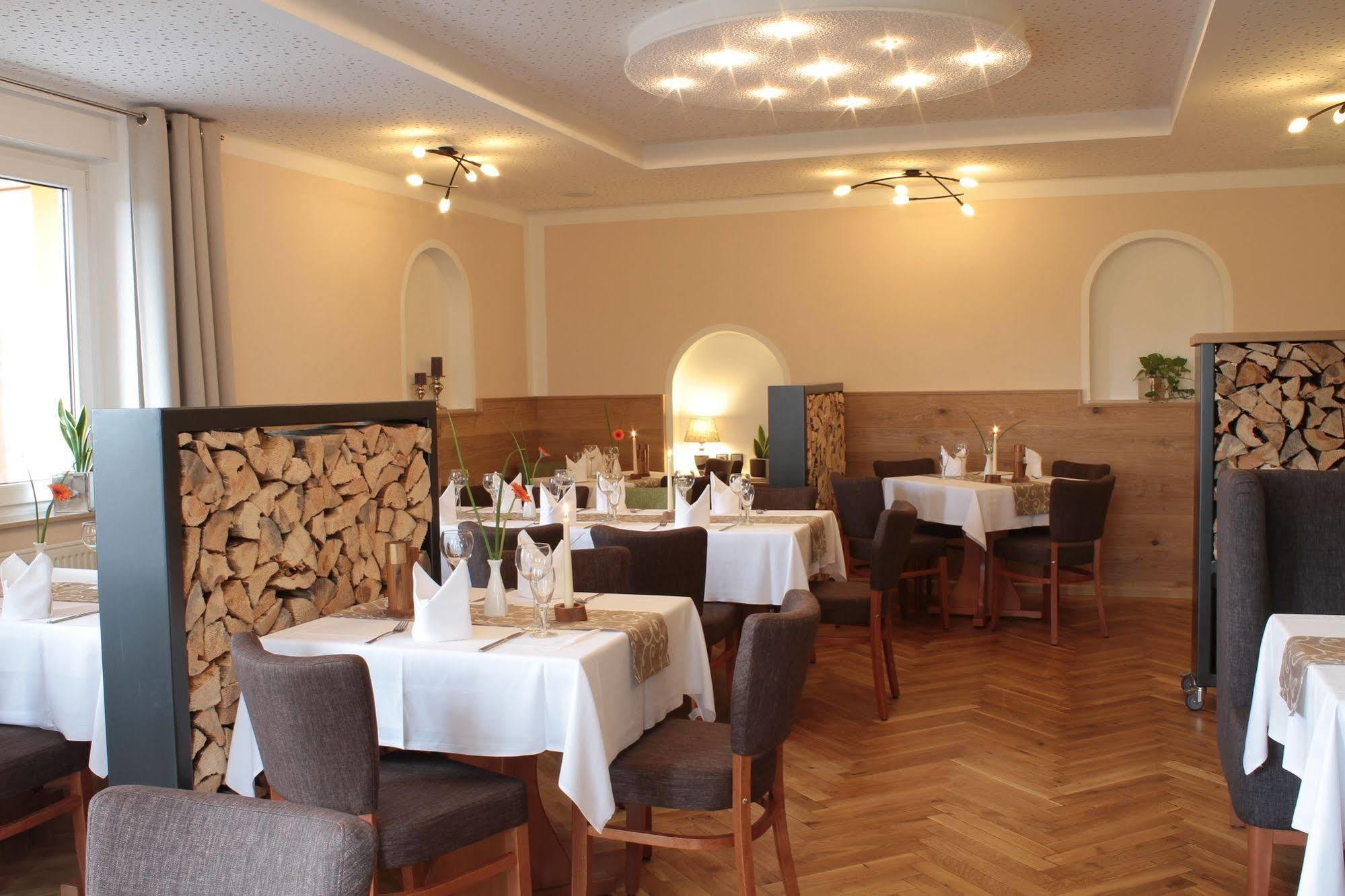 Hotel Restaurant Zwergschloesschen Гера Экстерьер фото